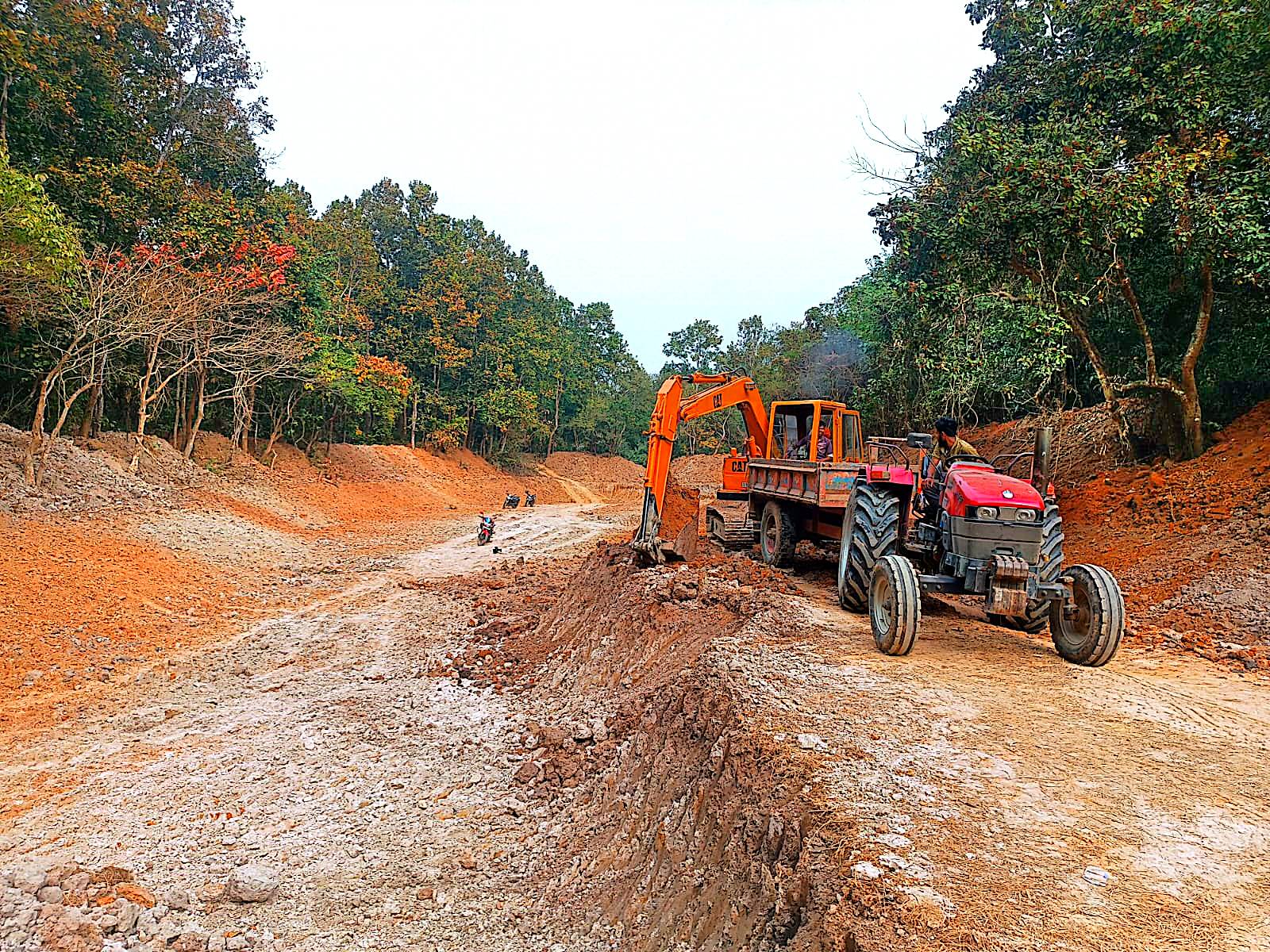 মধুপুর বনে উন্নয়ন না সংরক্ষণ? লেক খনন নিয়ে বিরোধ